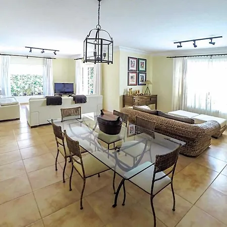 Salvador Villa *